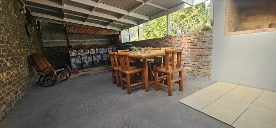 5 Bedroom Property for Sale in Middedorp Western Cape